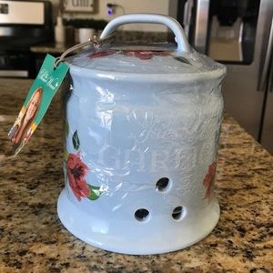The Pioneer Woman Garlic Keeper